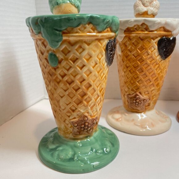 Set Of 4 vintage Ceramic Ice Cream Cone Shaped Dessert Dish with Matching Spoons - Picture 6 of 9